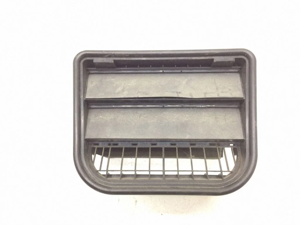 Quarter panel pressure vent 31291229