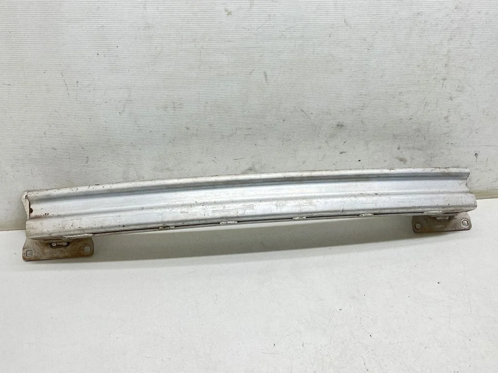 Aizmugurējā bufera šķērssija BJ3217906AB