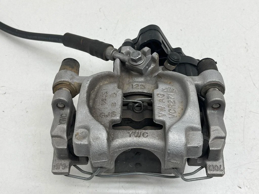 Tagumine pidurisadul 5QM615405