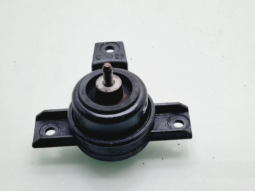 Gearbox mount 218122B100