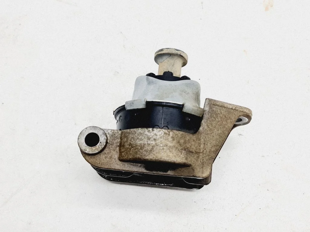 Gearbox mount 13347071