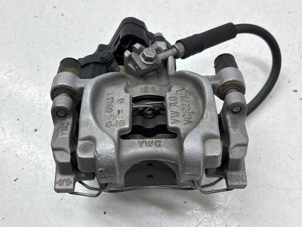 Tagumine pidurisadul 5QM615406
