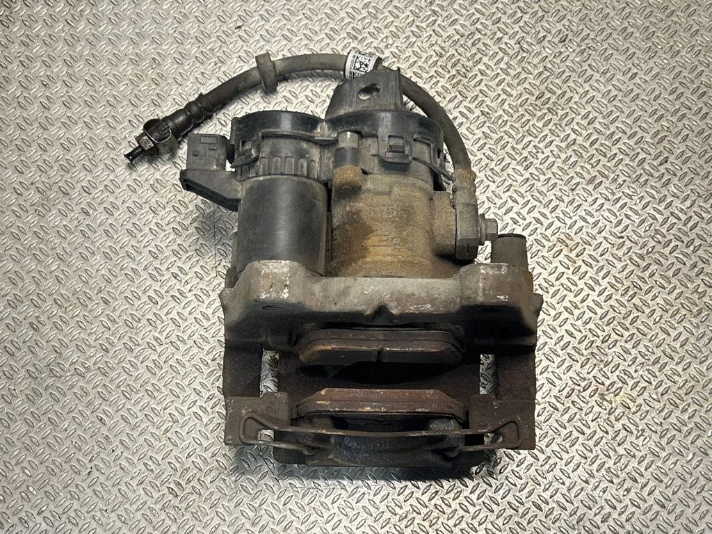 Tagumine pidurisadul 32217364