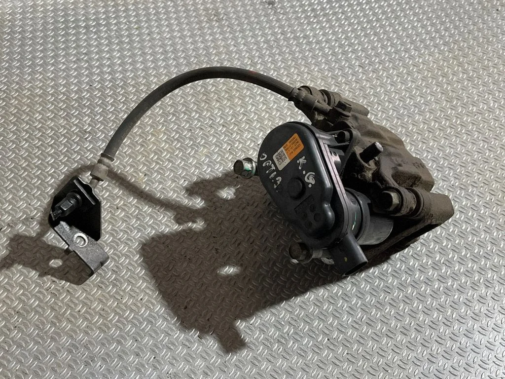 Rear brake caliper – rear left