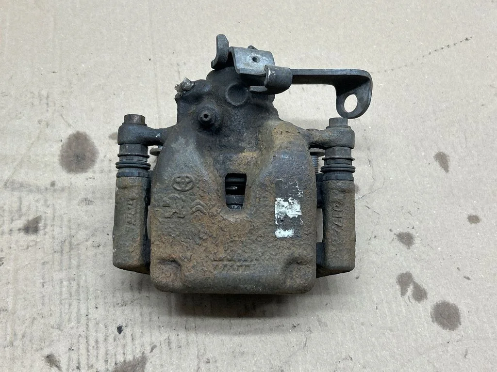 Rear brake caliper SU001A6138