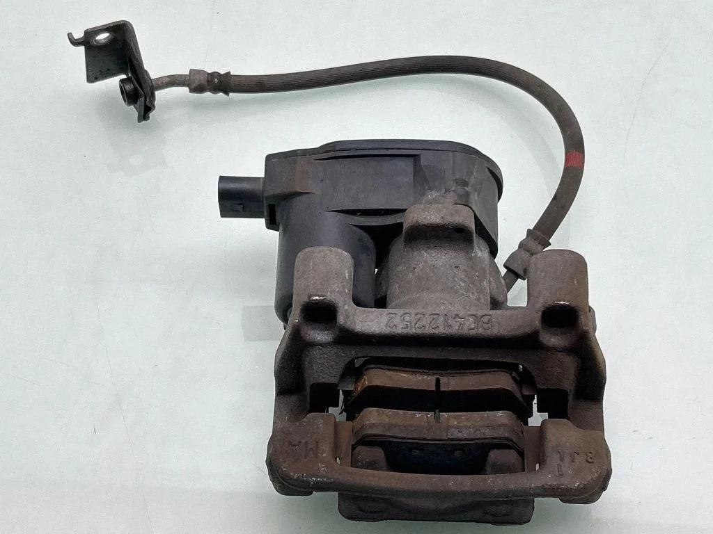 Rear brake caliper 58230D7710