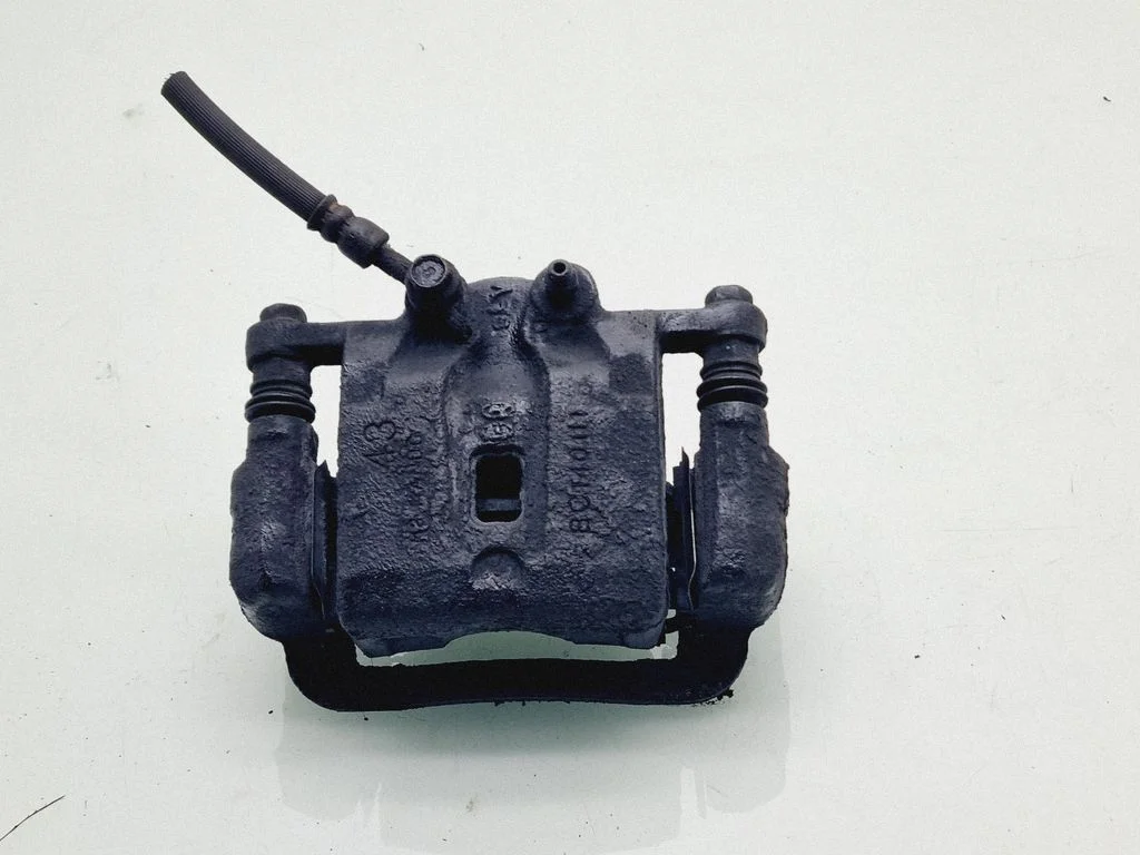 Rear brake caliper – rear right