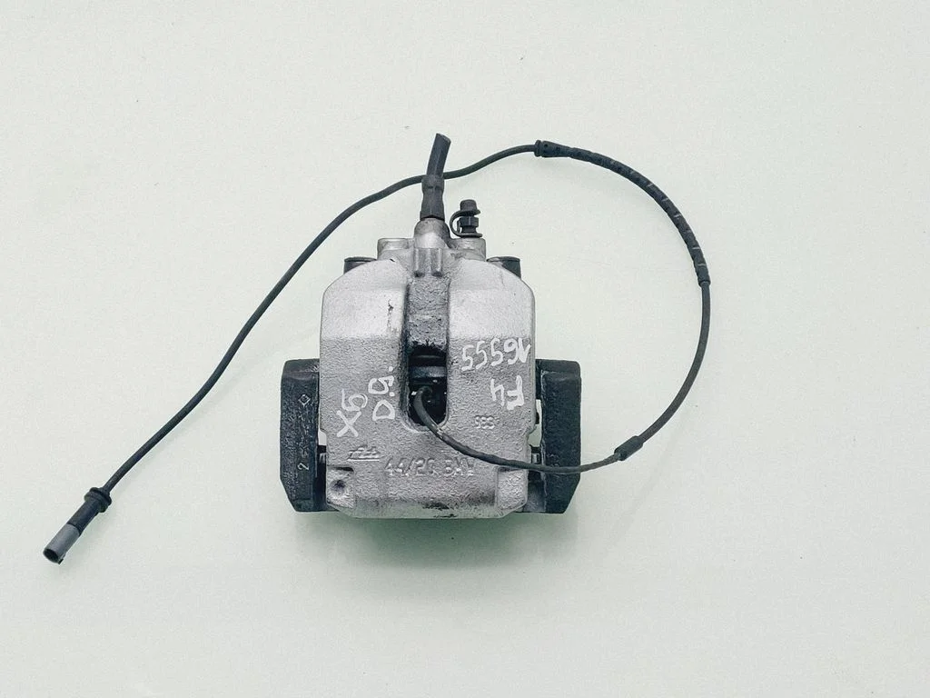 Rear brake caliper – rear right