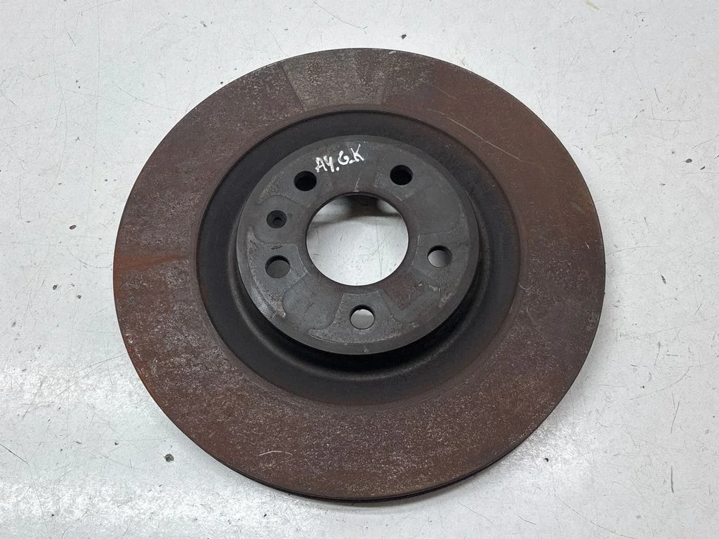Aizmugurējais bremžu disks – aizmugurējā kreisā