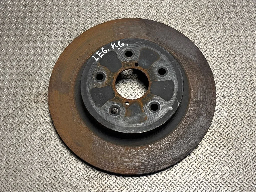 Aizmugurējais bremžu disks – aizmugurējā kreisā