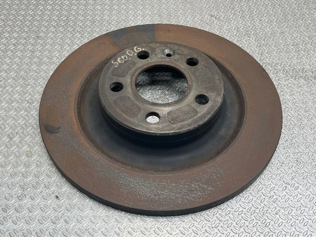 Rear brake disc – rear right