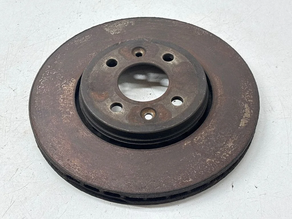 Esimene piduriketas – Renault Captur (2013-2020), eesmine parem