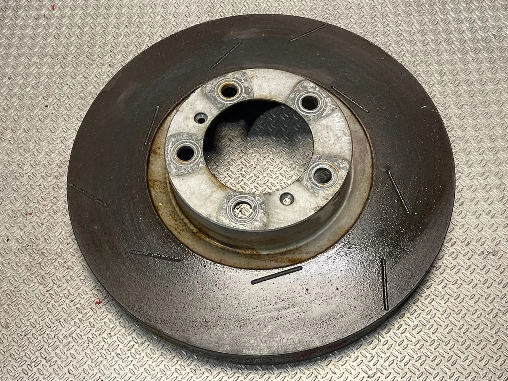 Priekšējais bremžu disks – priekšējā kreisā