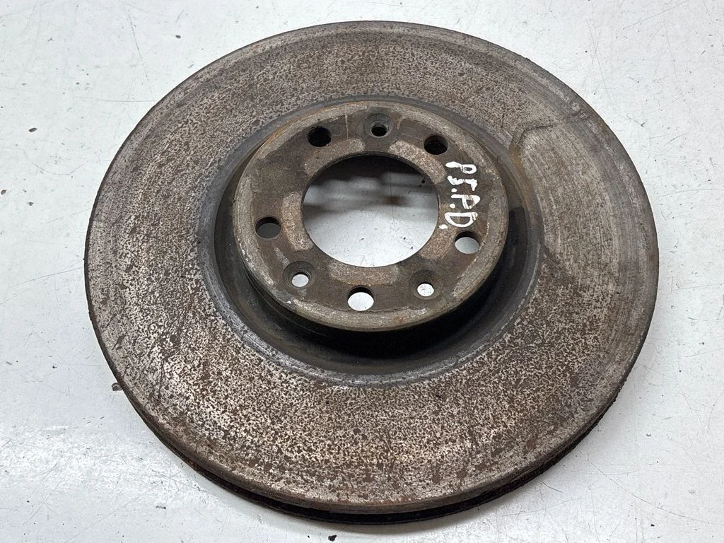 Front brake disc – front right
