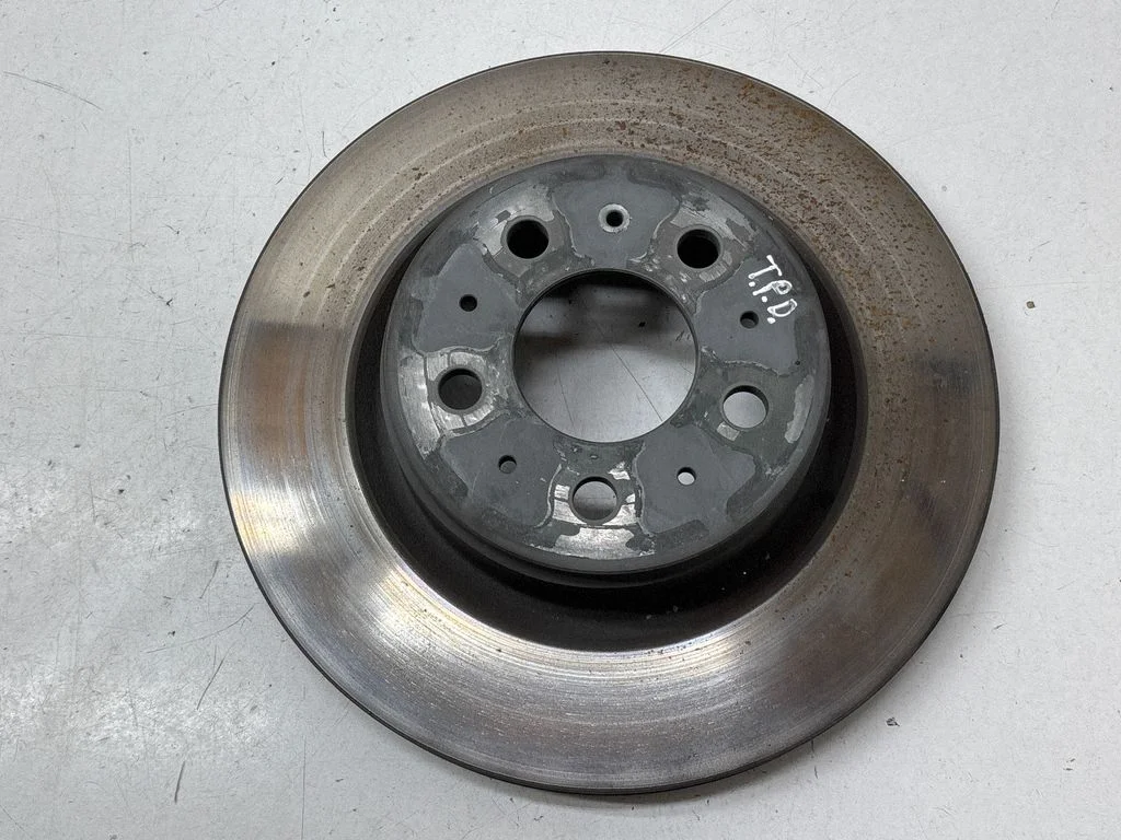 Front brake disc – front right