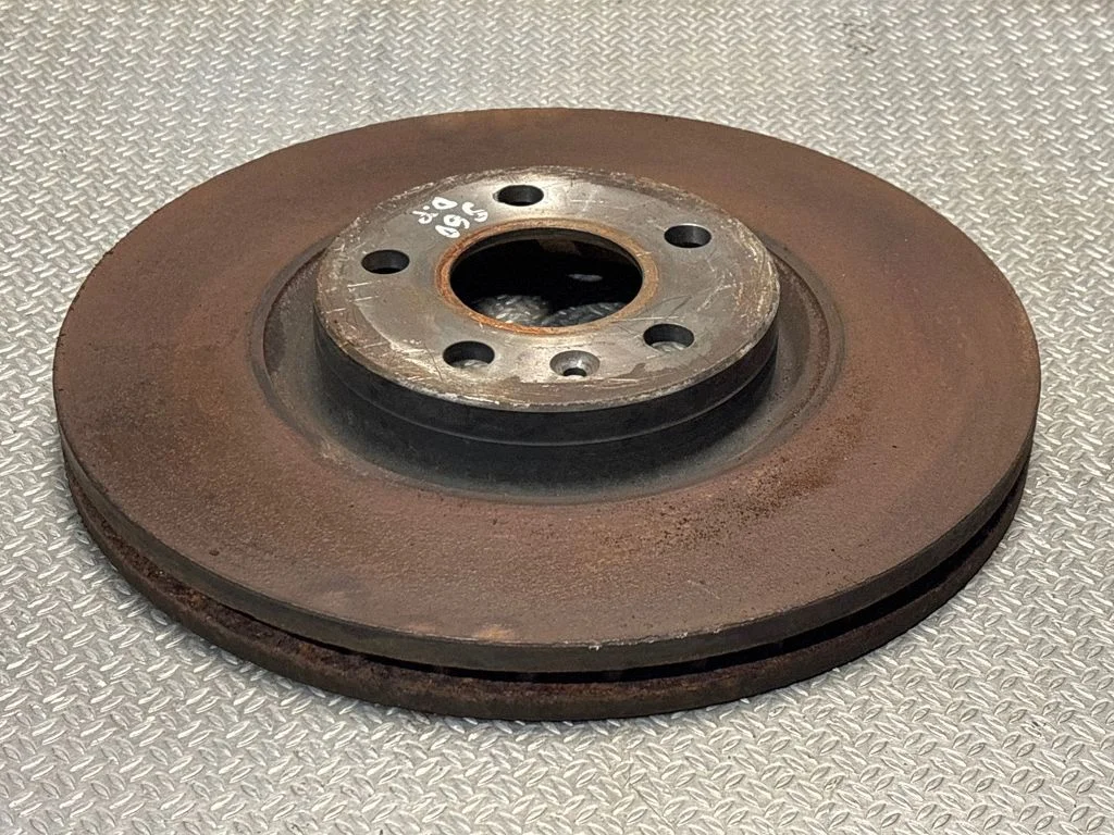 Front brake disc – front right