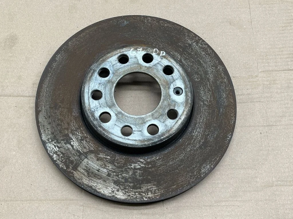 Priekšējais bremžu disks – priekšējā labā