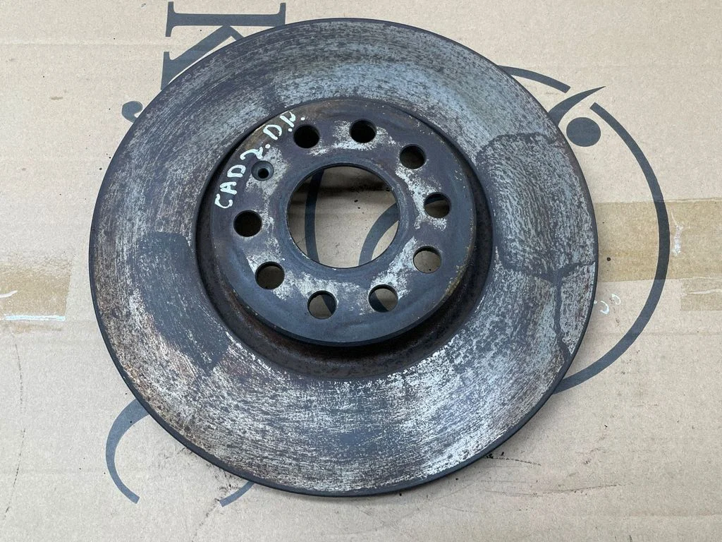 Front brake disc – front right