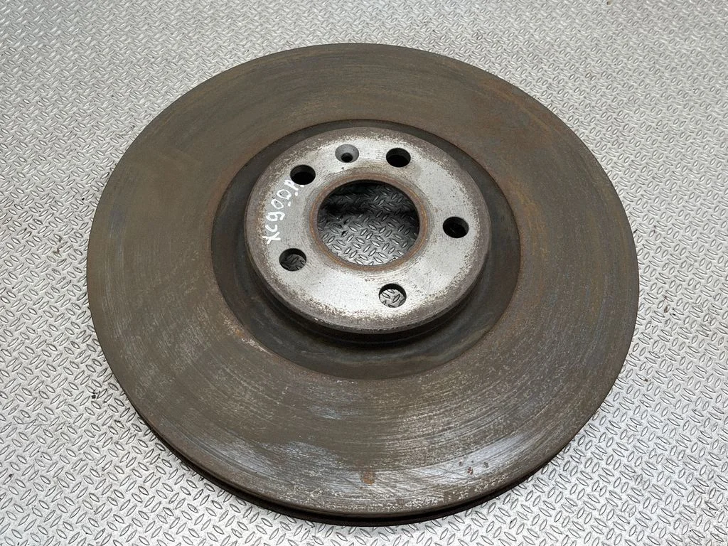 Front brake disc – front right