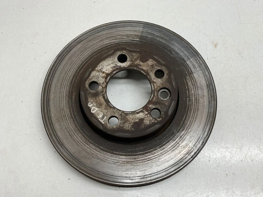 Front brake disc – front right