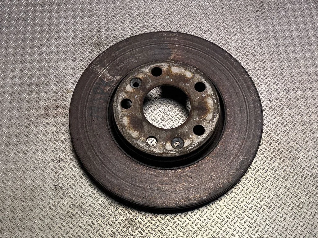 Front brake disc – front left