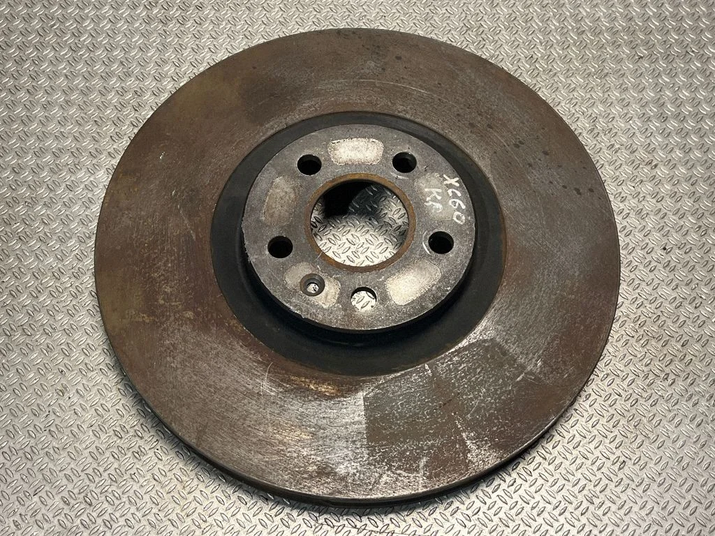 Priekšējais bremžu disks – priekšējā kreisā