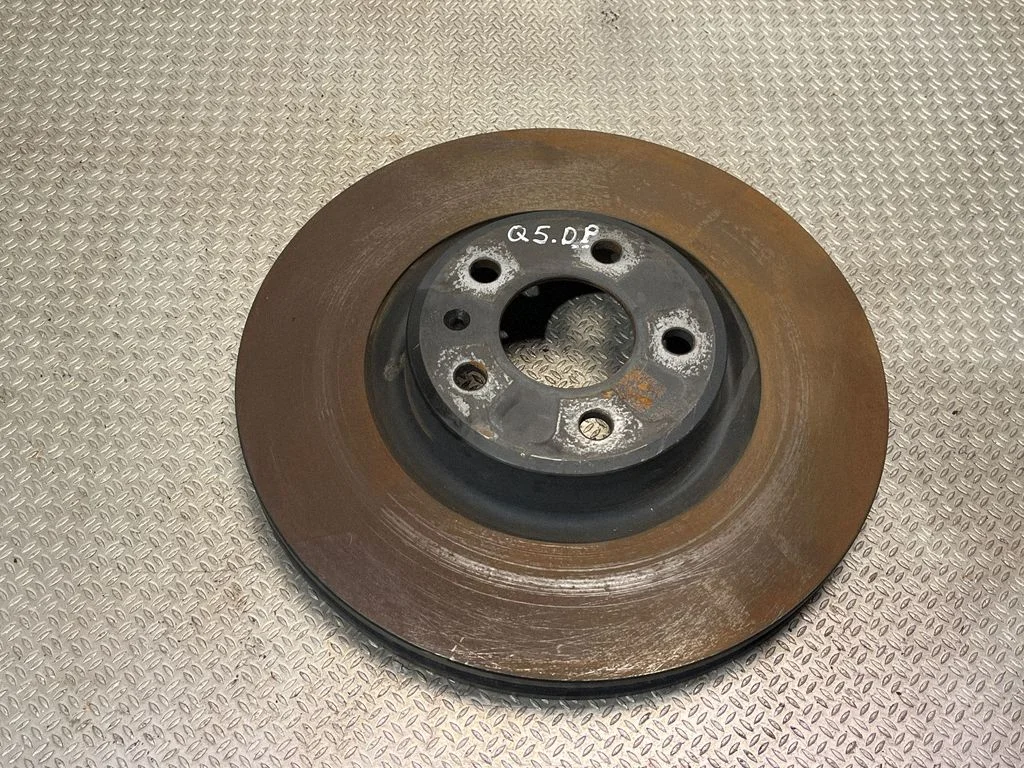 Tarcza hamulcowa przednia 8W0615301