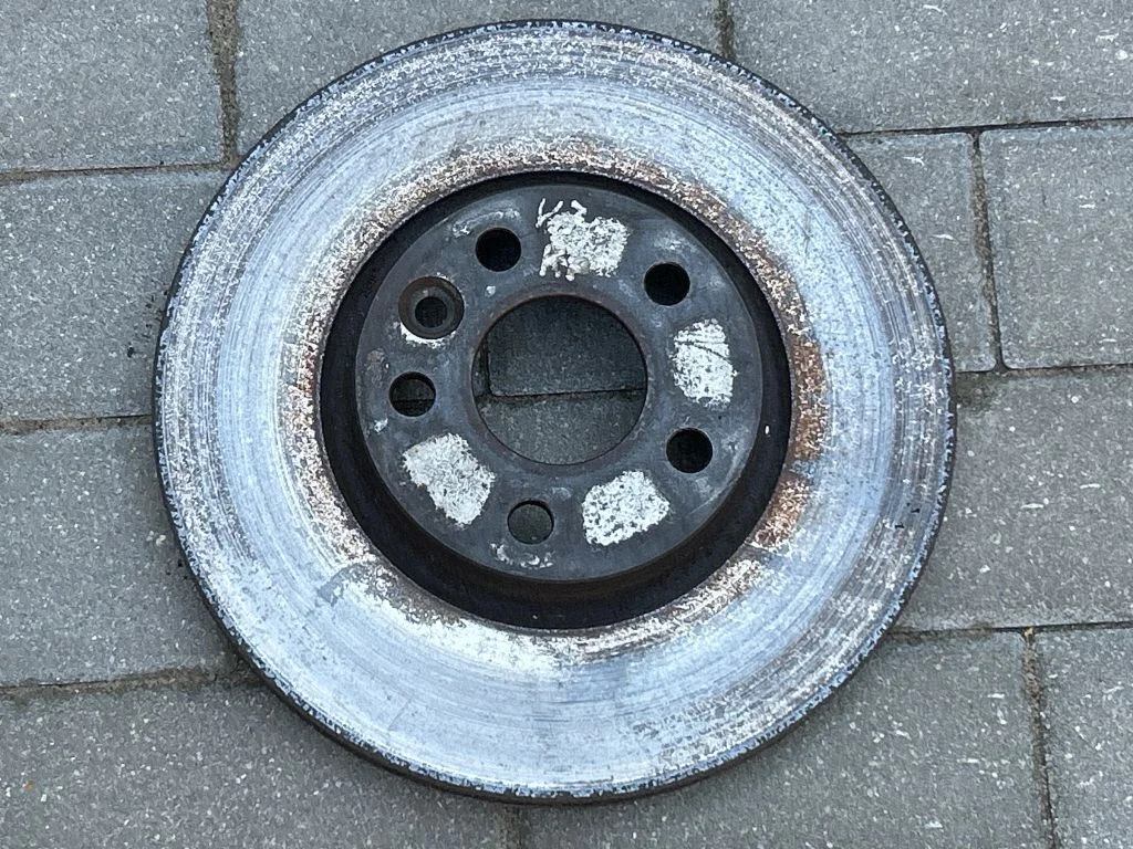 Front brake disc – front left