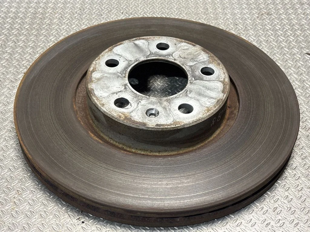 Front brake disc – front left