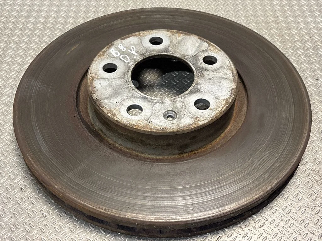 Front brake disc – front right