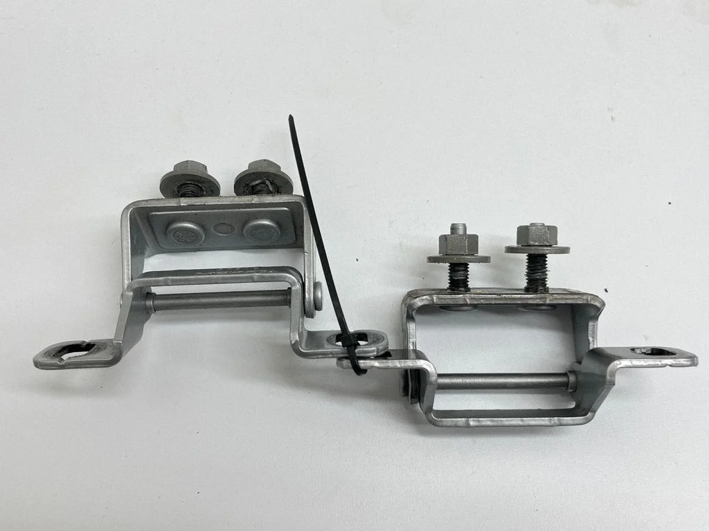 Tailgate/trunk/boot hinge – Jeep Grand Cherokee WL (2021-)