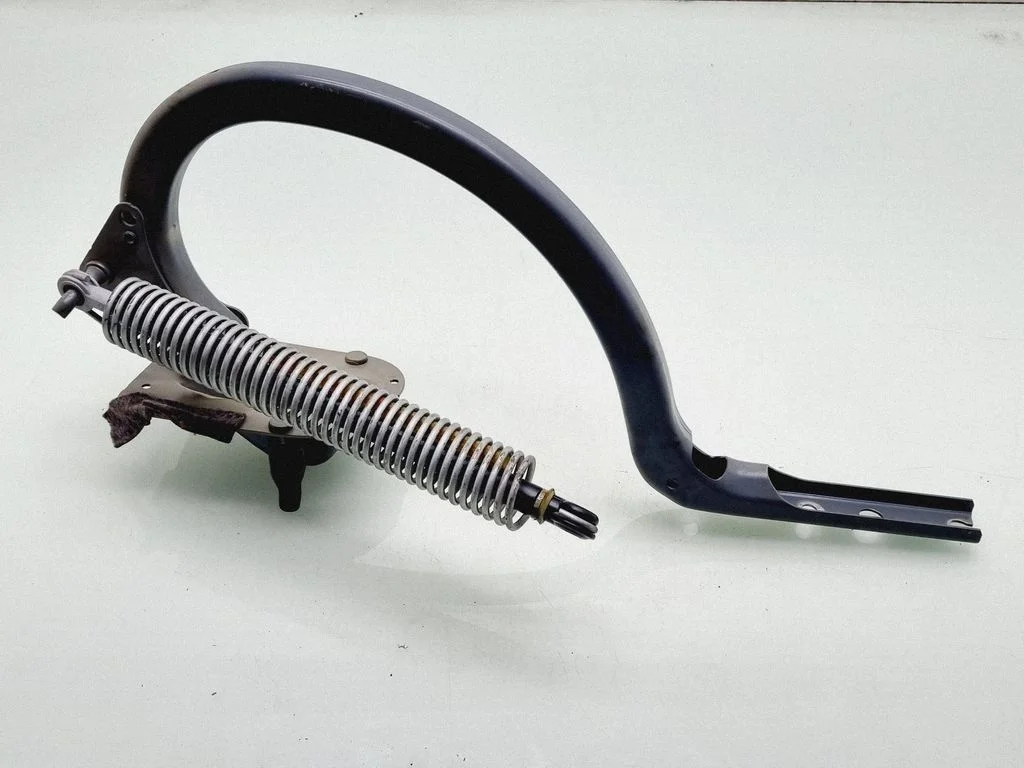 Tailgate/trunk/boot hinge – rear right