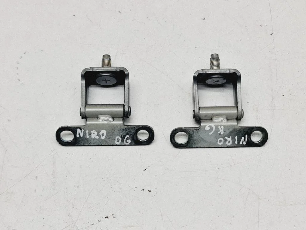 Tailgate/trunk/boot hinge