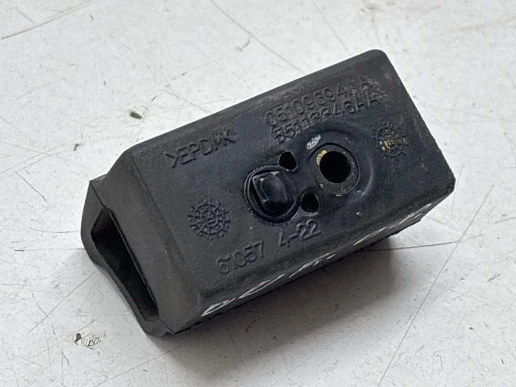 Tagaluugi tugipuhver 55113346AA