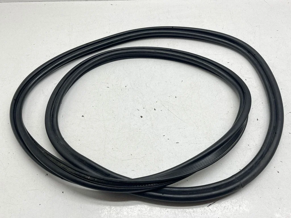 Laadimisukse tihend (kere pool) – Renault Captur (2013-2020), tagumine