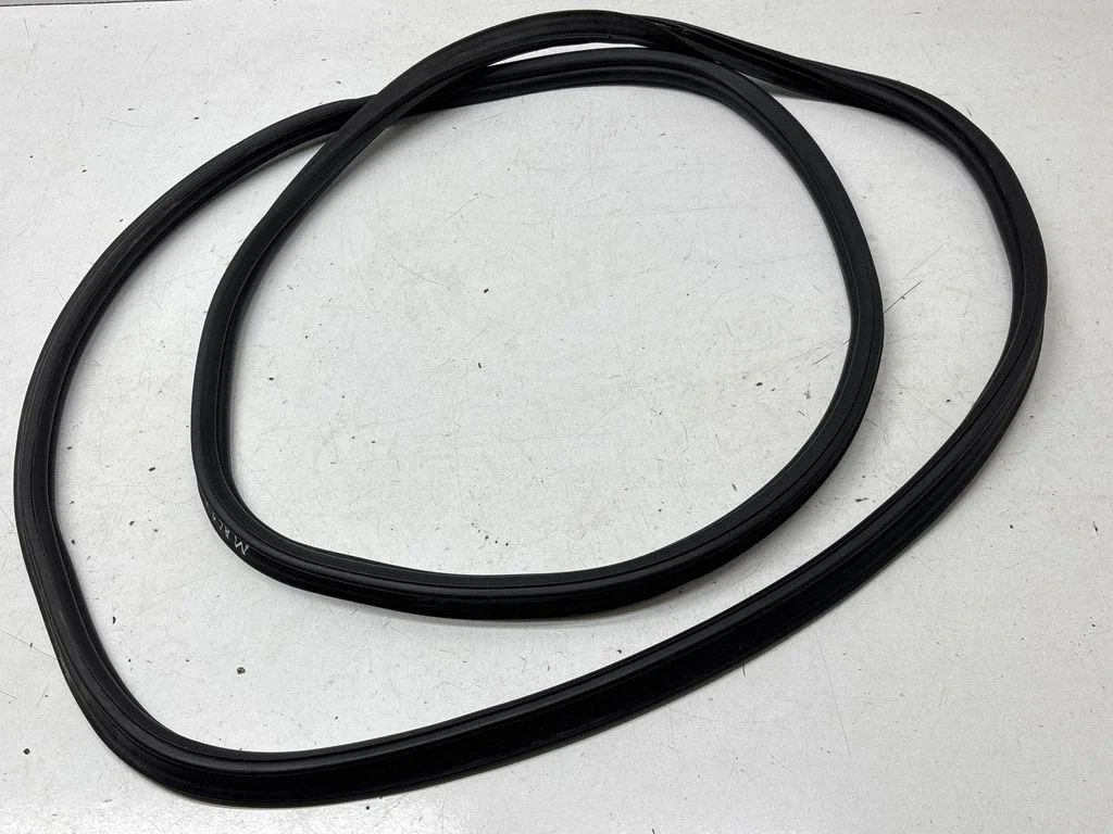 Loading door rubber seal (on body) – Porsche Macan (95B) (2014-2018)