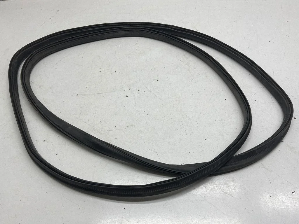 Loading door rubber seal (on body) – rear