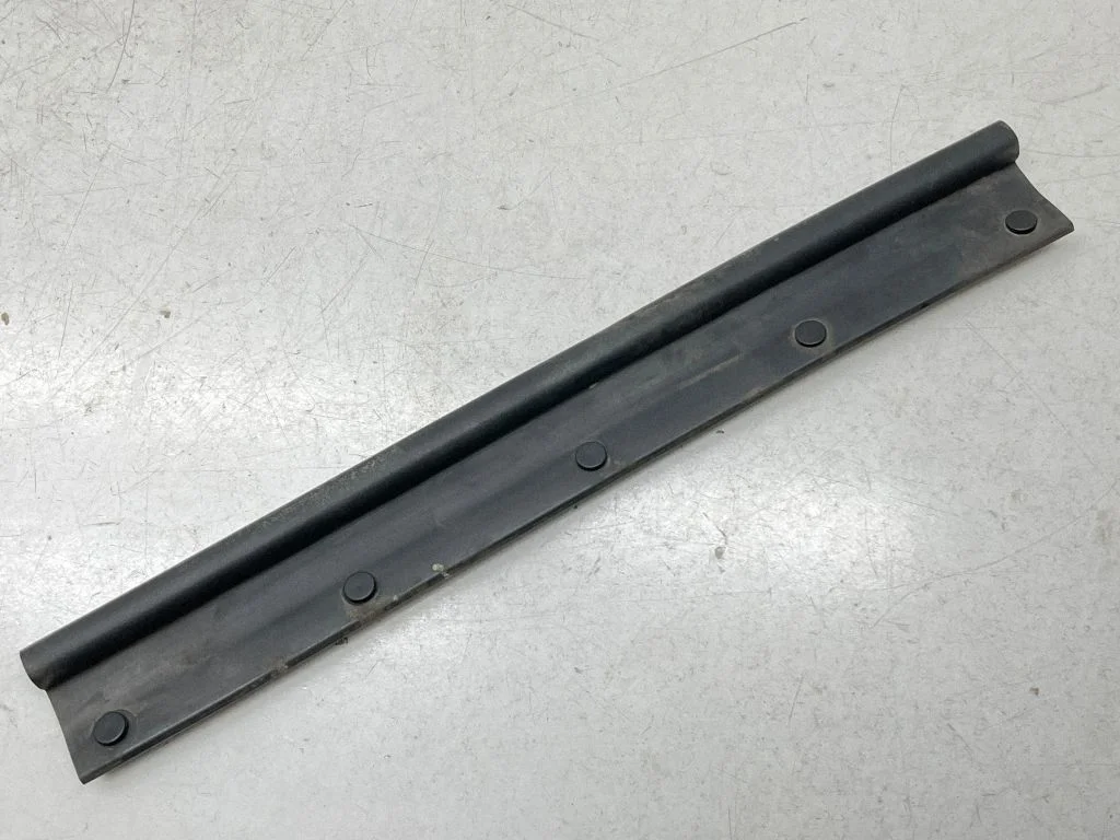 Loading door rubber seal (on body) SU001A6438