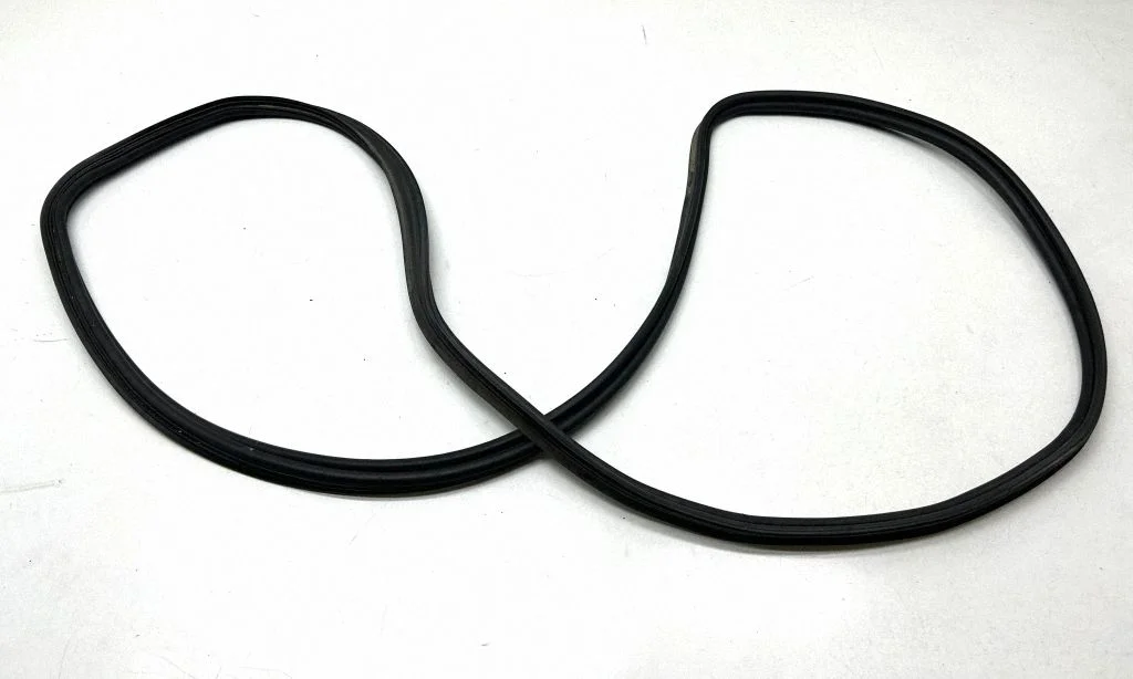 Loading door rubber seal (on body) A2047500198