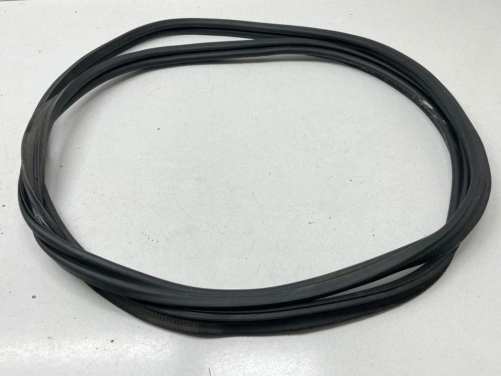 Loading door rubber seal (on body) – rear