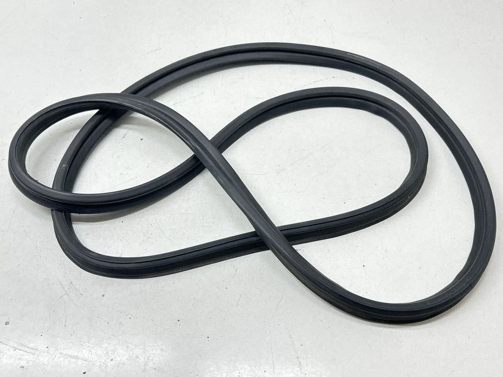 Loading door rubber seal (on body) 87321D4300