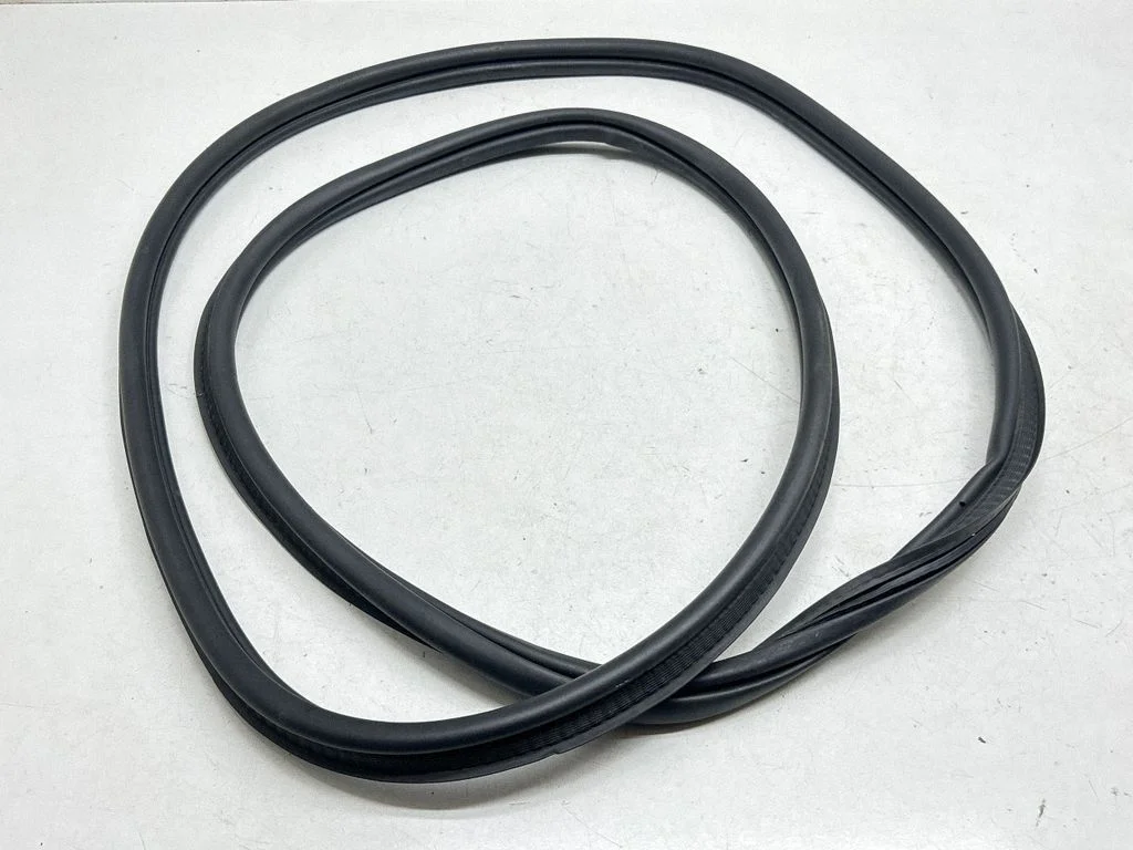 Loading door rubber seal (on body) 9811603080