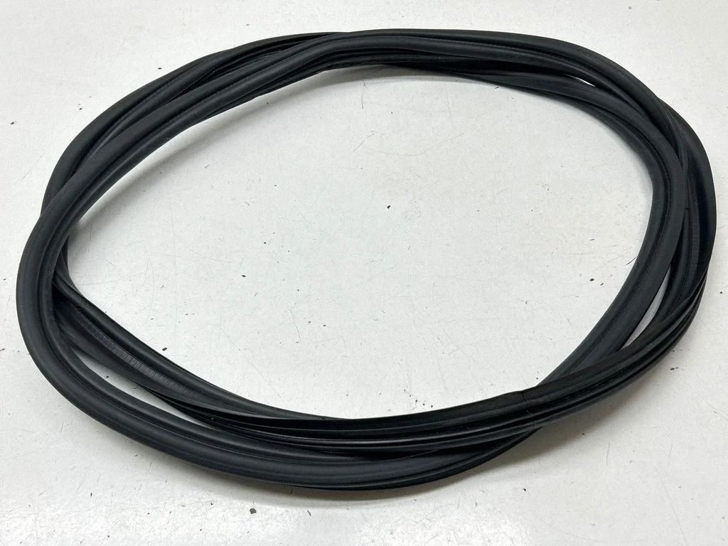 Loading door rubber seal (on body) – rear