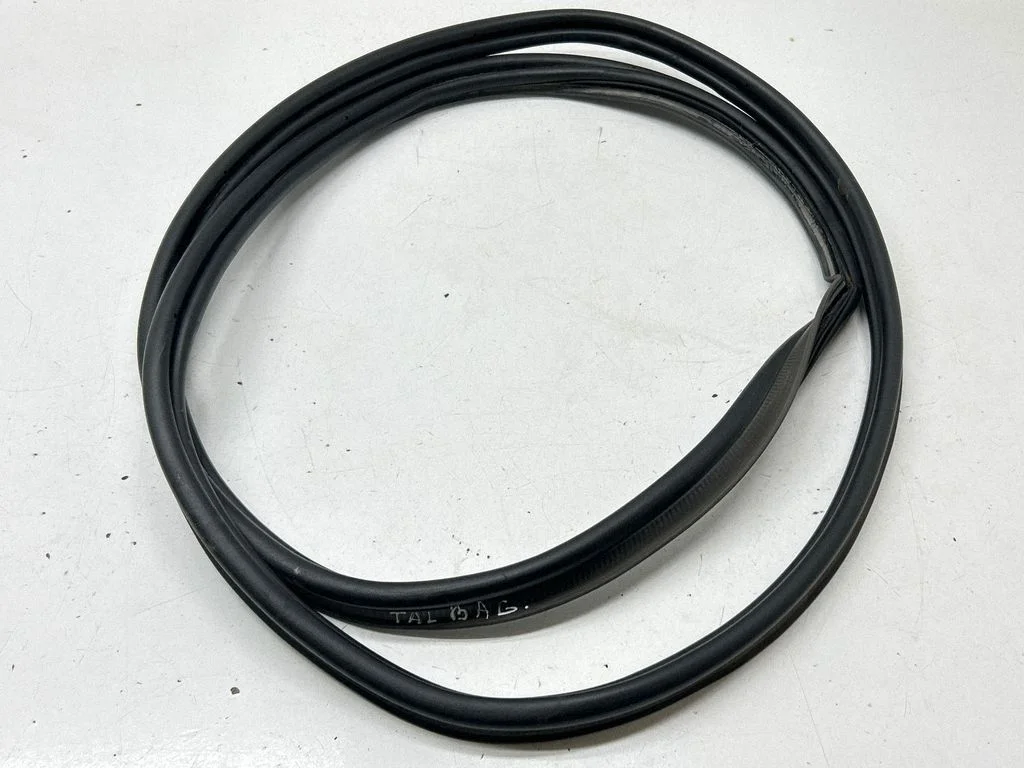 Loading door rubber seal (on body) – rear