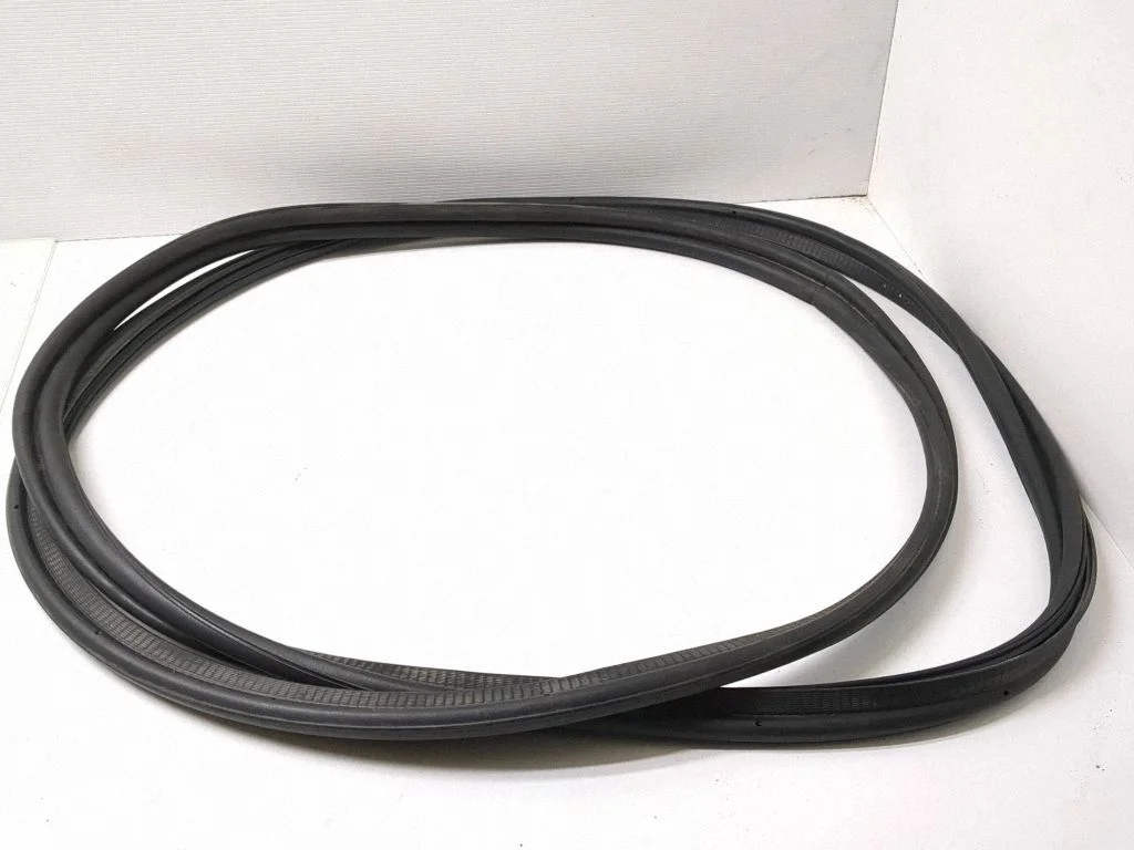 Loading door rubber seal (on body)