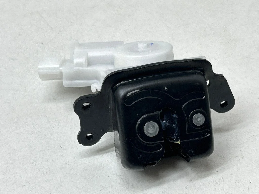 Tailgate/trunk/boot lock/catch/latch 693500D220
