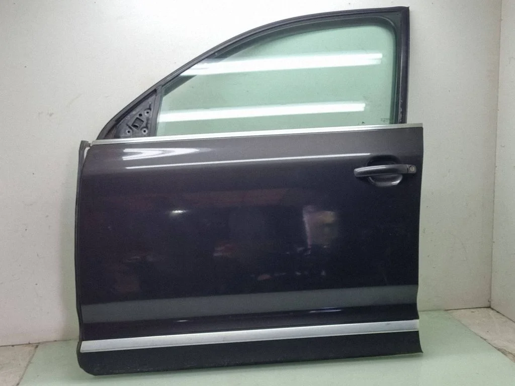 Front door – front left