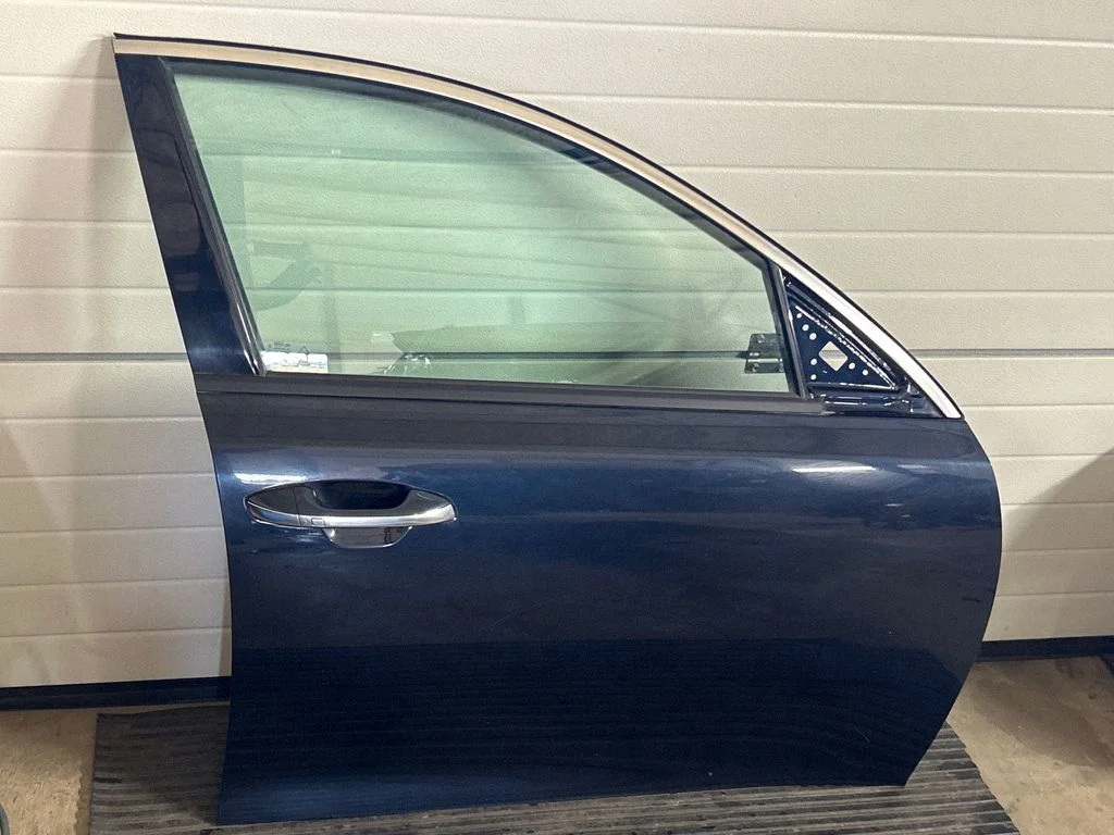 Front door – front right