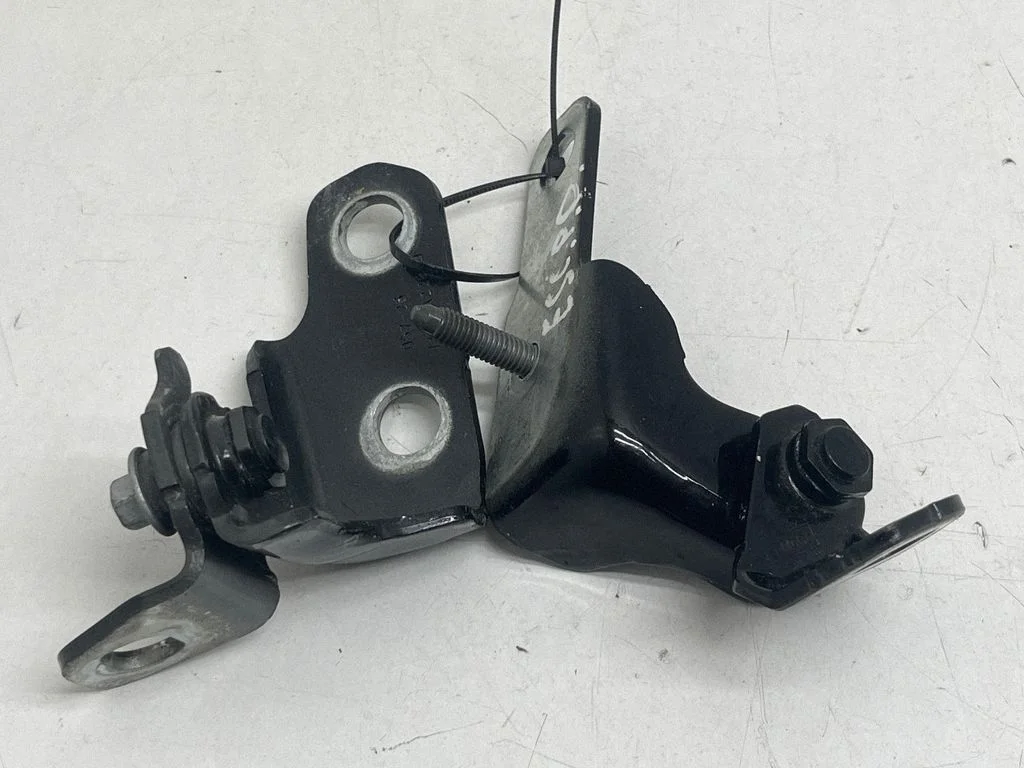 Priekšējo eņģu komplekts – Ford Escape (2001-)