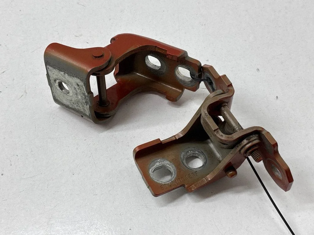 Esiukse hingede komplekt 804010016RF – Renault Captur (2013-2020)